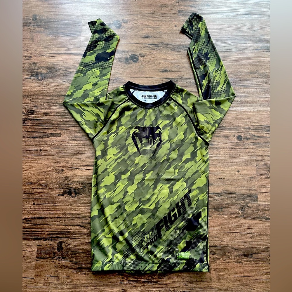 Brand new venum rashguard size xl